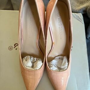 Wild Diva Women's Pink Croc-Embossed Heels